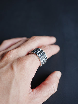 005-STUDS-RING