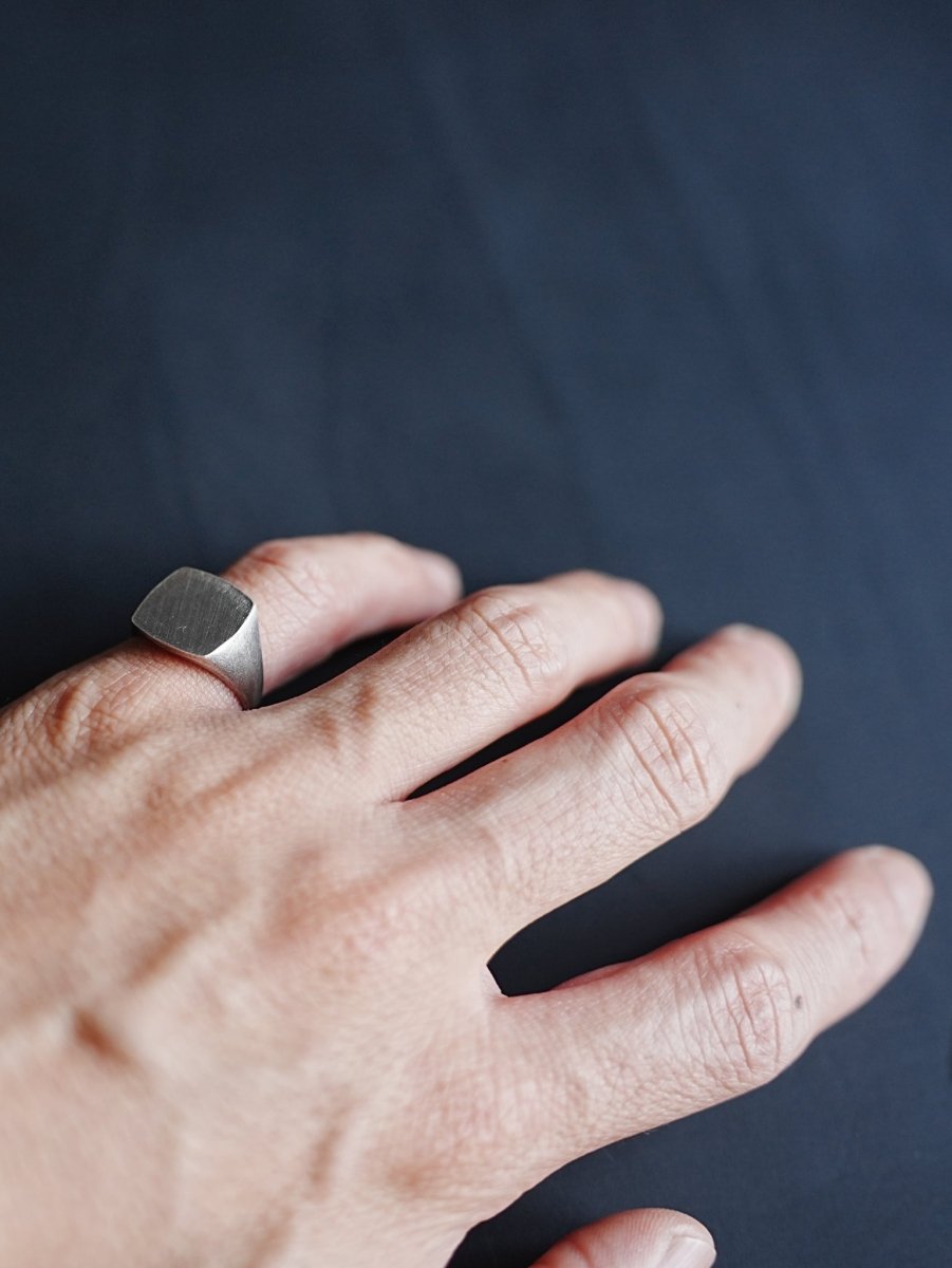 007-SIGNET-PINKY-RING – PGND.